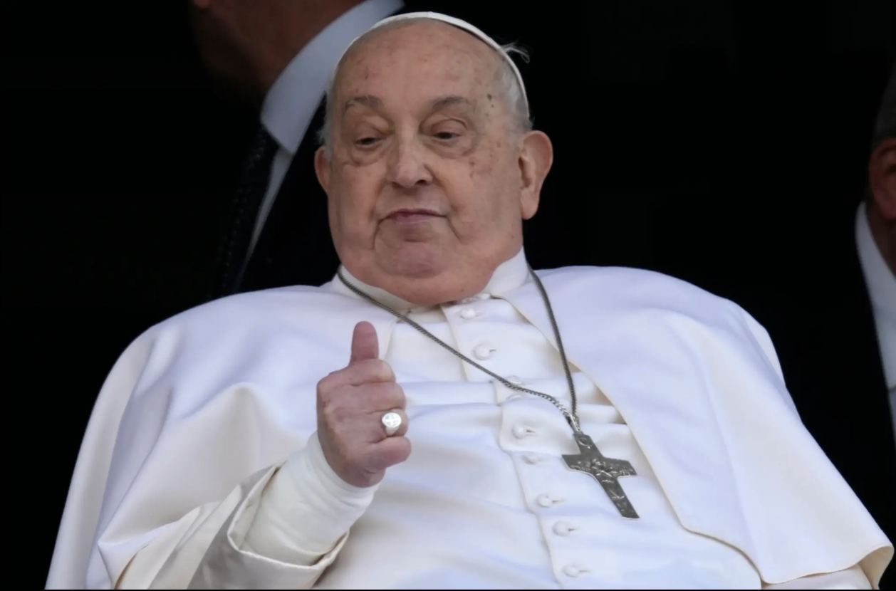 Papa Francisco Recebe Alta Após Pneumonia Grave: “Obrigado a Todos”