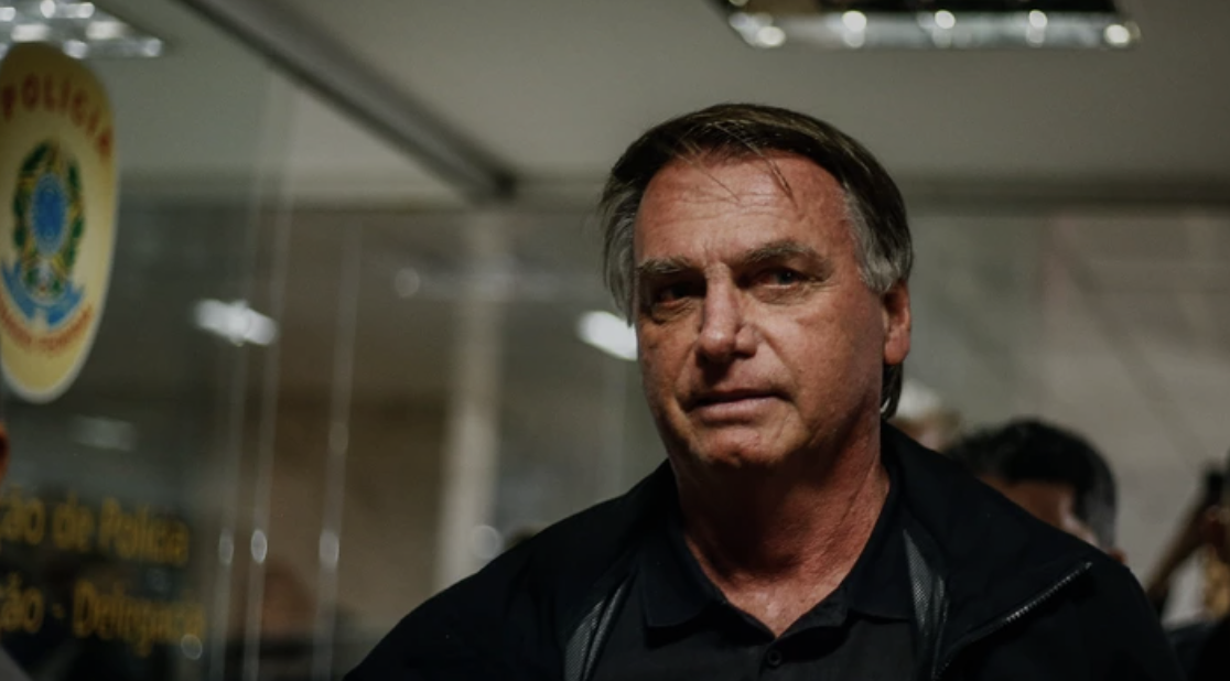 STF Torna Bolsonaro Réu por Tentativa de Golpe