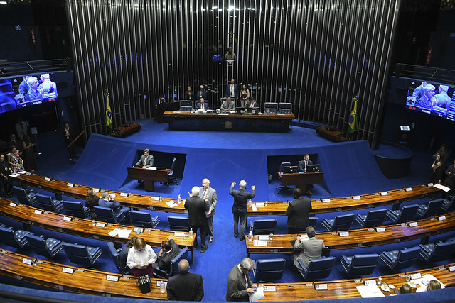 Senado propõe “supermandato” de 6 anos e fim da reeleição com transição até 2034