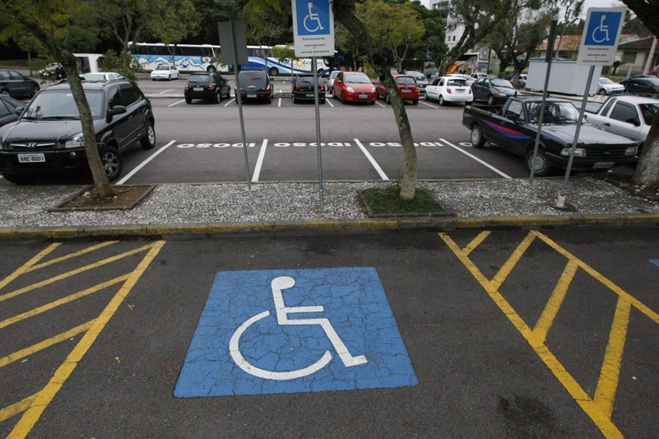 Blitz Educativa em Shopping de Campo Grande Reforça Respeito às Vagas para Pessoas com Deficiência
